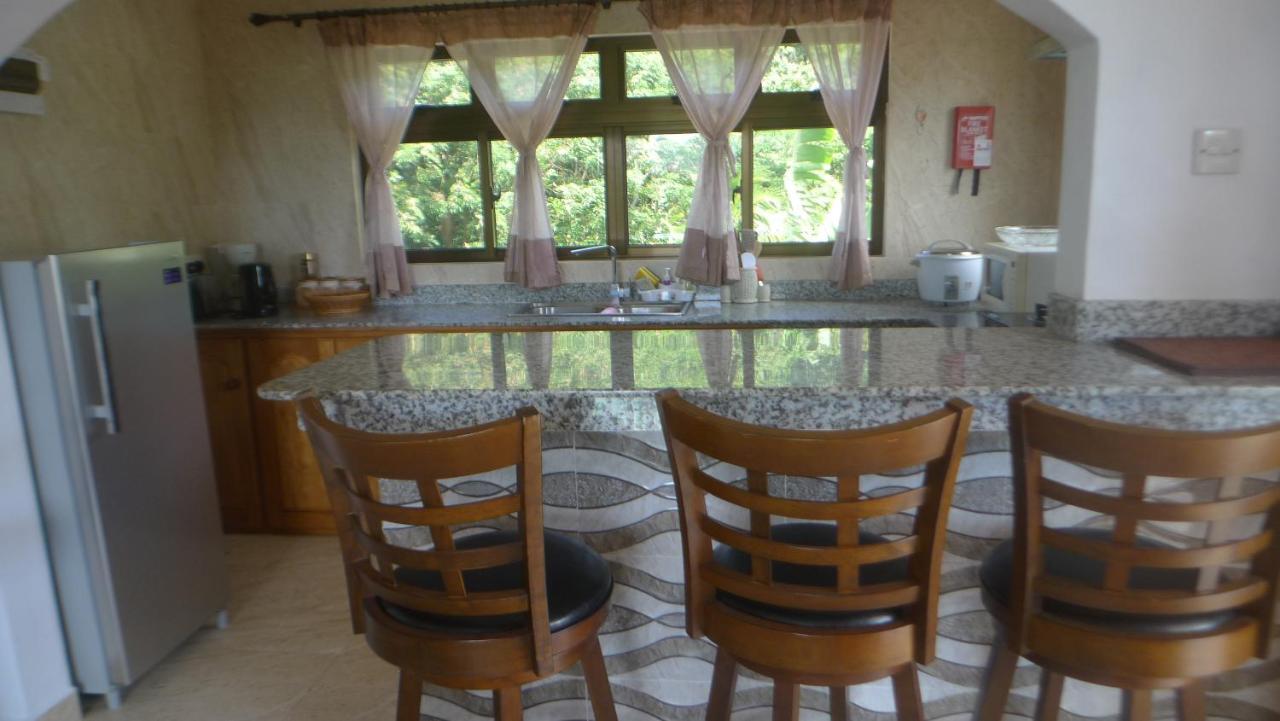 Belle Rose Vue Guest House Baie Sainte Anne エクステリア 写真