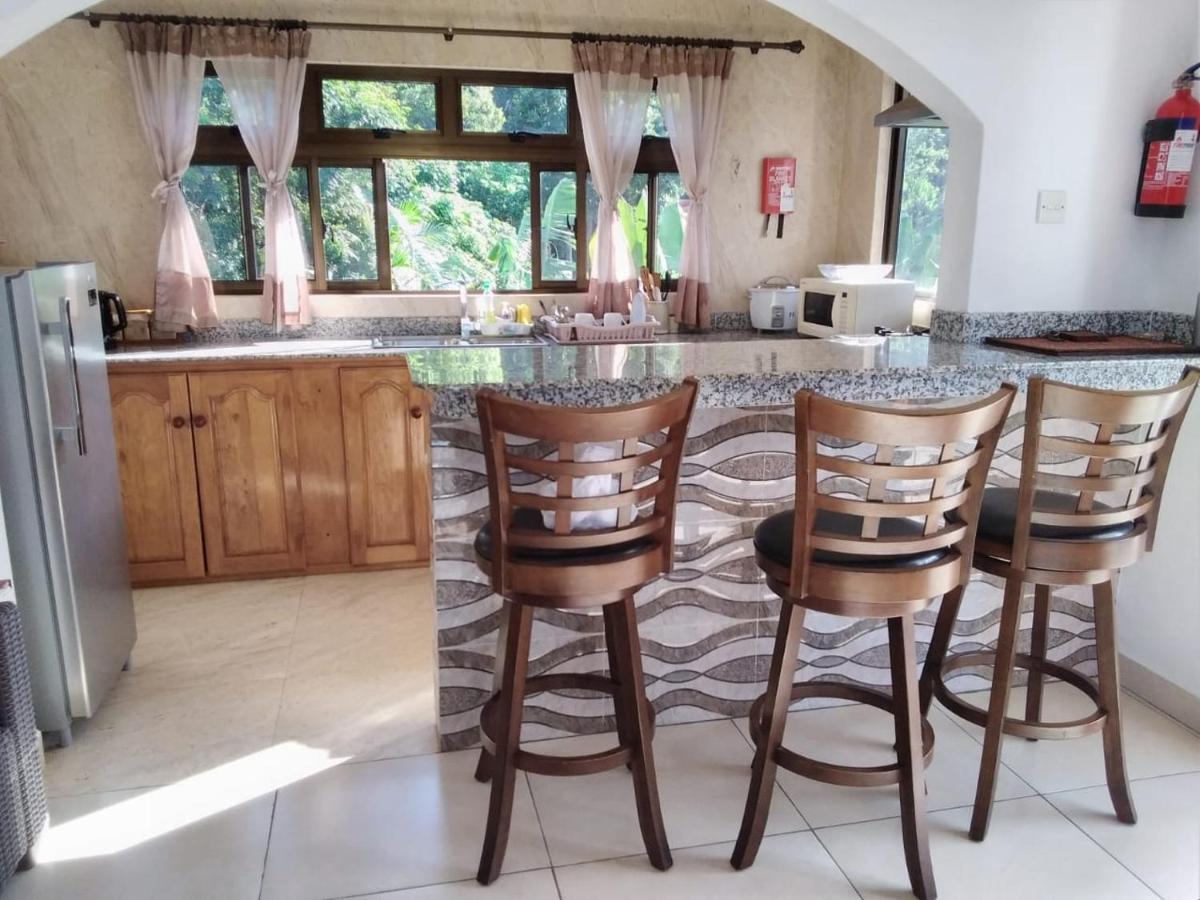 Belle Rose Vue Guest House Baie Sainte Anne エクステリア 写真